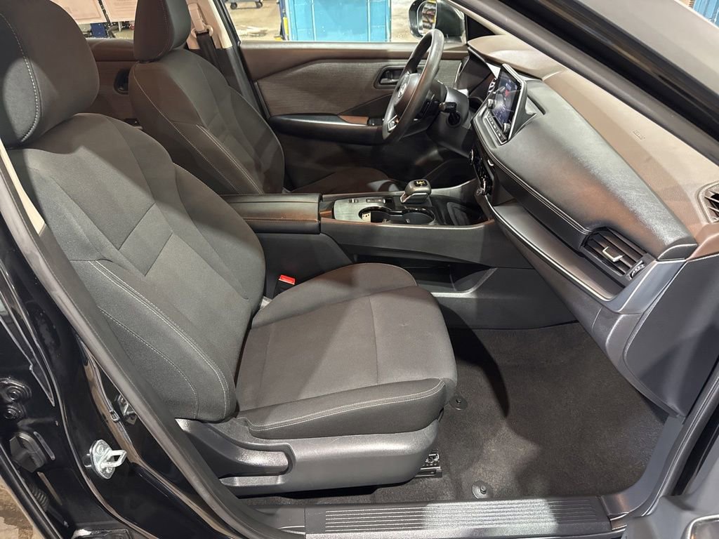Used 2023 Nissan Rogue S image 27