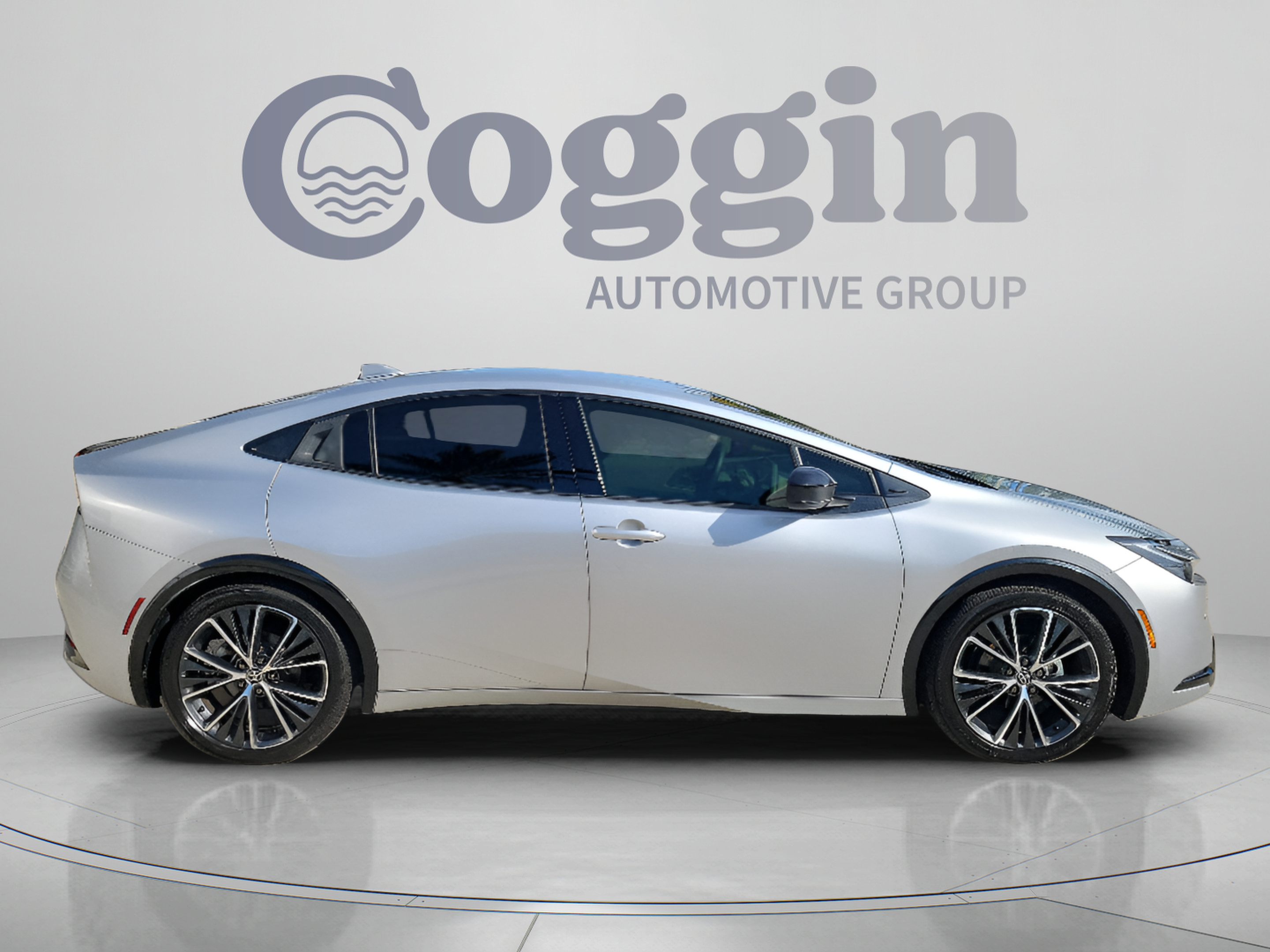 Used 2023 Toyota Prius XLE FWD image 4