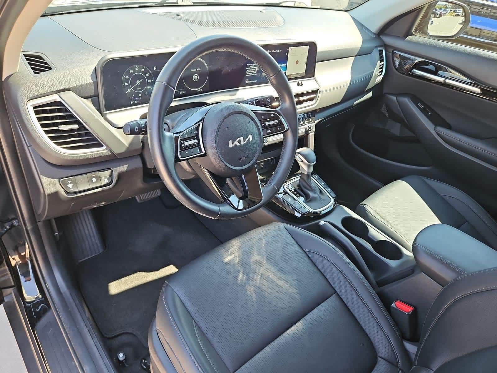 Certified 2024 Kia Seltos EX AWD/4WD image 2