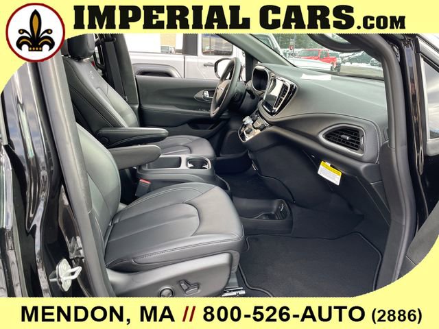 New 2026 Chrysler Pacifica Select image 44