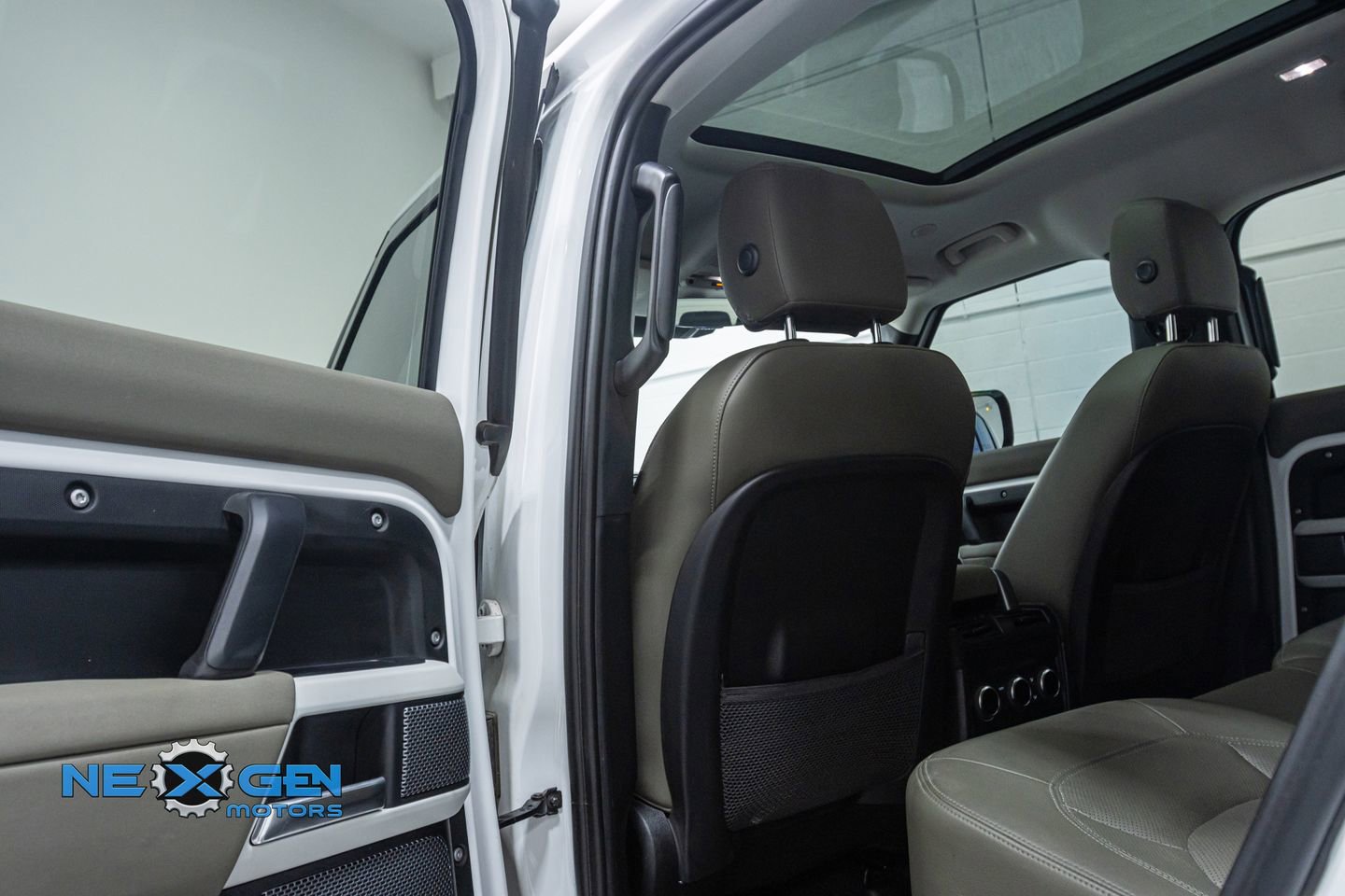 Used 2023 Land Rover Defender 110 S image 24