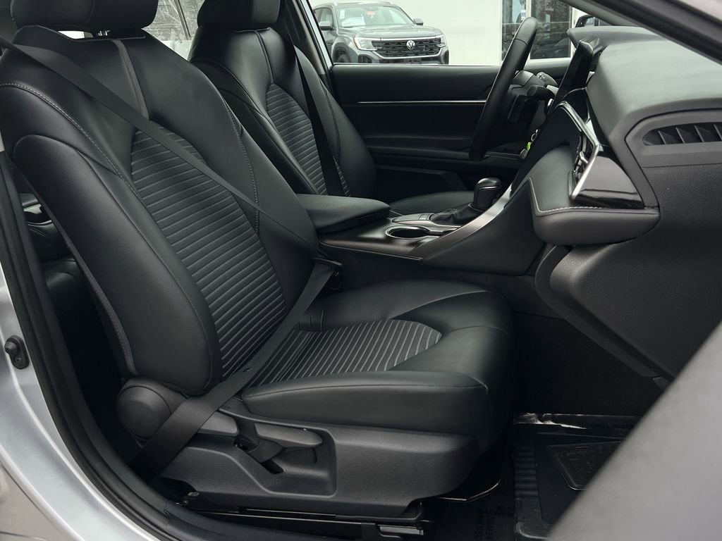 Used 2024 Toyota Camry SE image 11