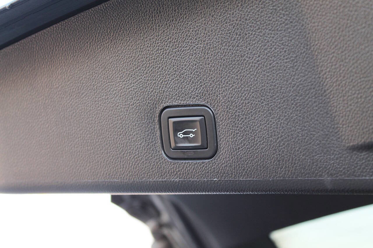 Used 2016 Cadillac SRX Performance w/ Driver Awareness Package image 19