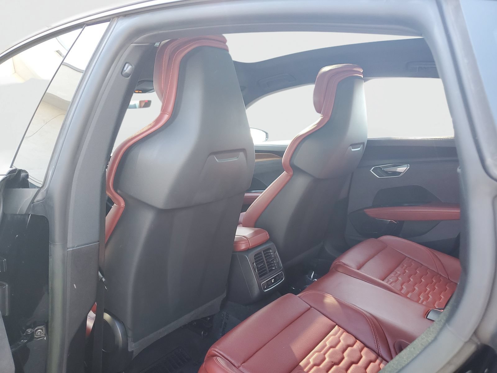 Used 2023 Audi e-tron GT Prestige AWD/4WD image 14