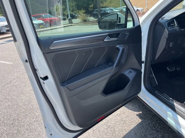 Used 2022 Volkswagen Tiguan SEL R-Line image 5