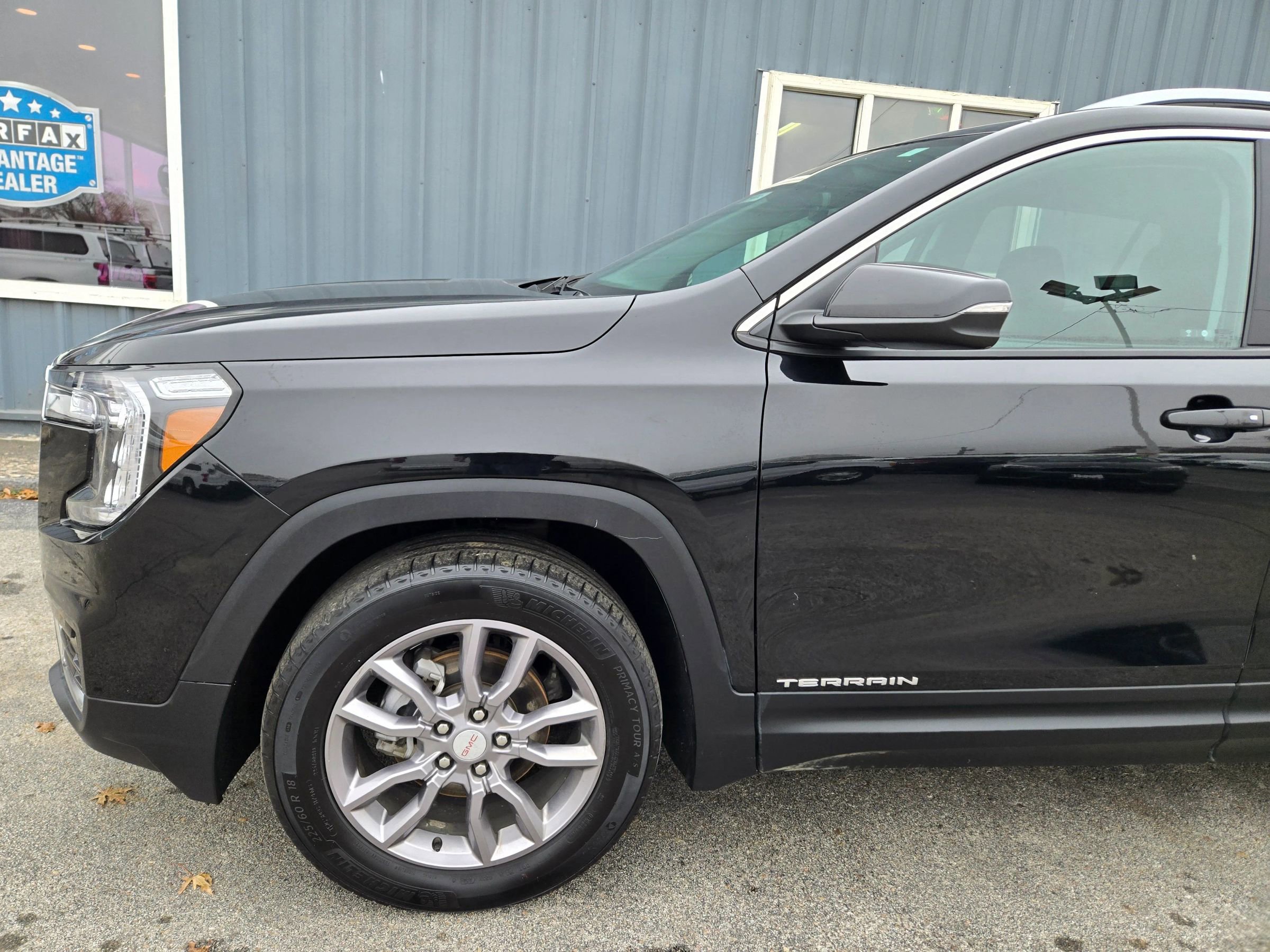 Used 2024 GMC Terrain SLT image 2