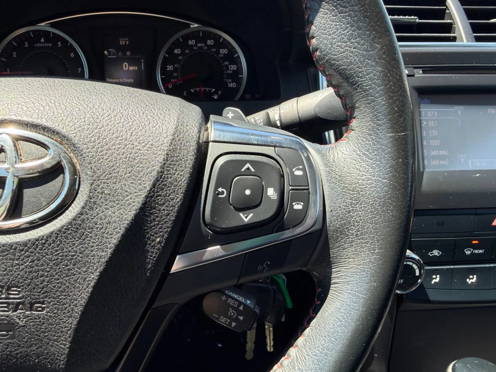 Used 2015 Toyota Camry SE FWD image 21