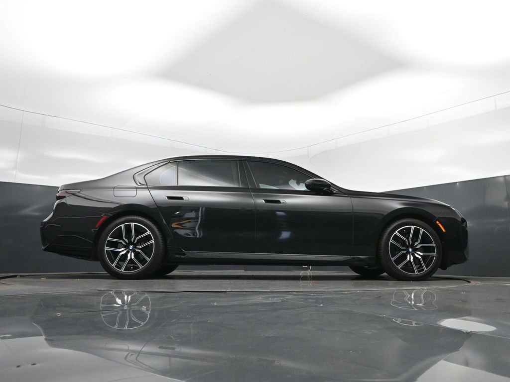 Used 2023 BMW 740i image 44