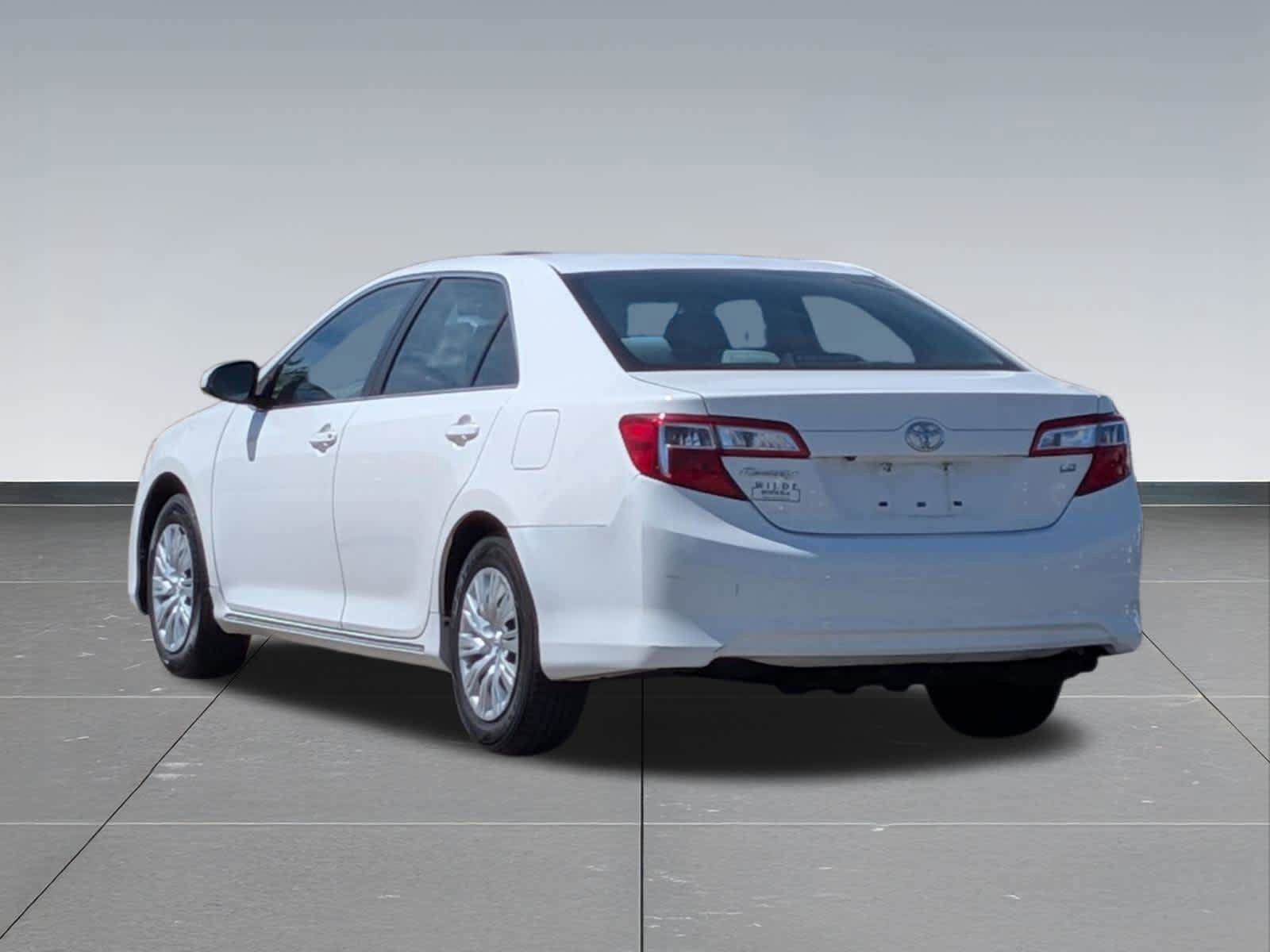 Used 2014 Toyota Camry LE FWD image 3