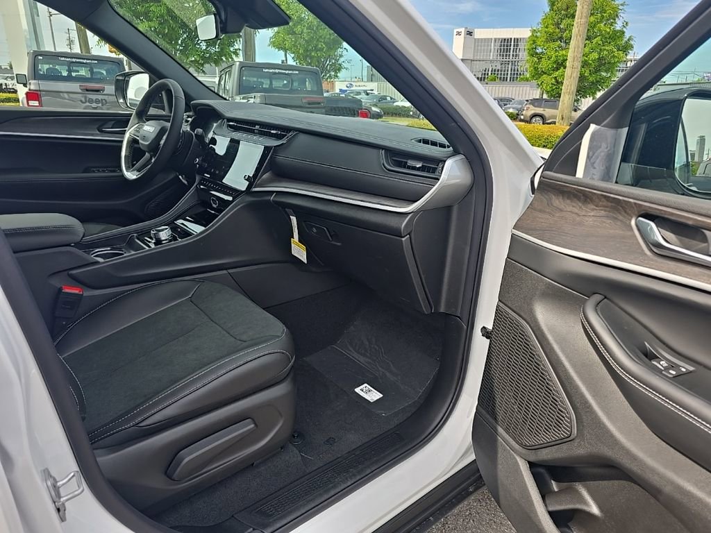 New 2026 Jeep Grand Cherokee Altitude RWD image 19