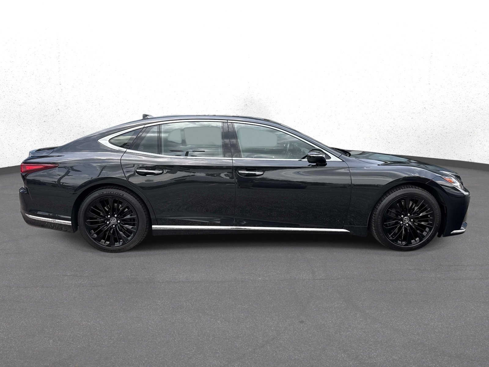 Certified 2022 Lexus LS 500 AWD w/ Luxury Package image 2
