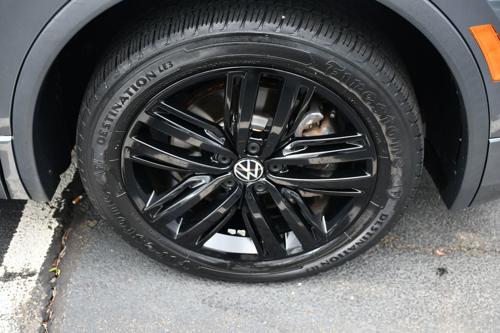 Used 2022 Volkswagen Tiguan SE R-Line AWD/4WD image 19