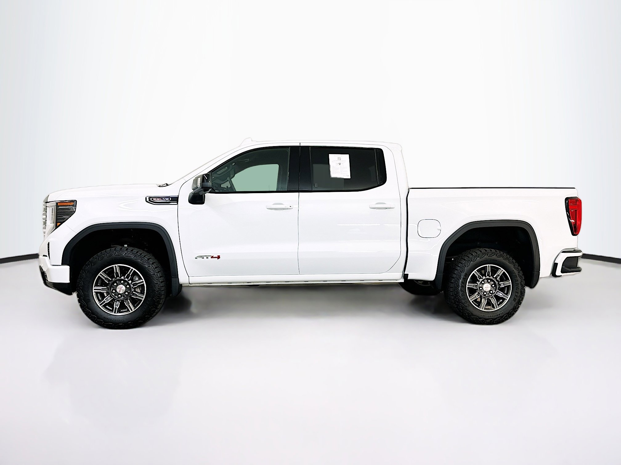 Used 2025 GMC Sierra 1500 AT4 image 4