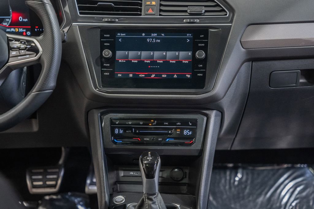 Used 2024 Volkswagen Tiguan SE R-Line image 20