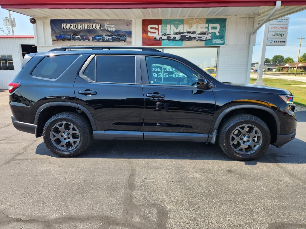 Used 2024 Honda Pilot TrailSport image 2