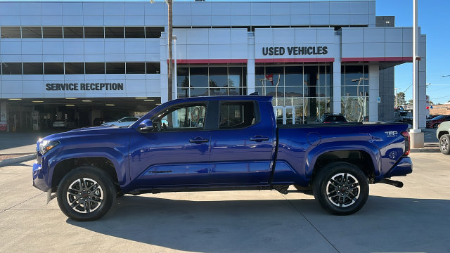 Used 2025 Toyota Tacoma TRD Sport w/ TRD Sport Upgrade Package AWD/4WD image 3