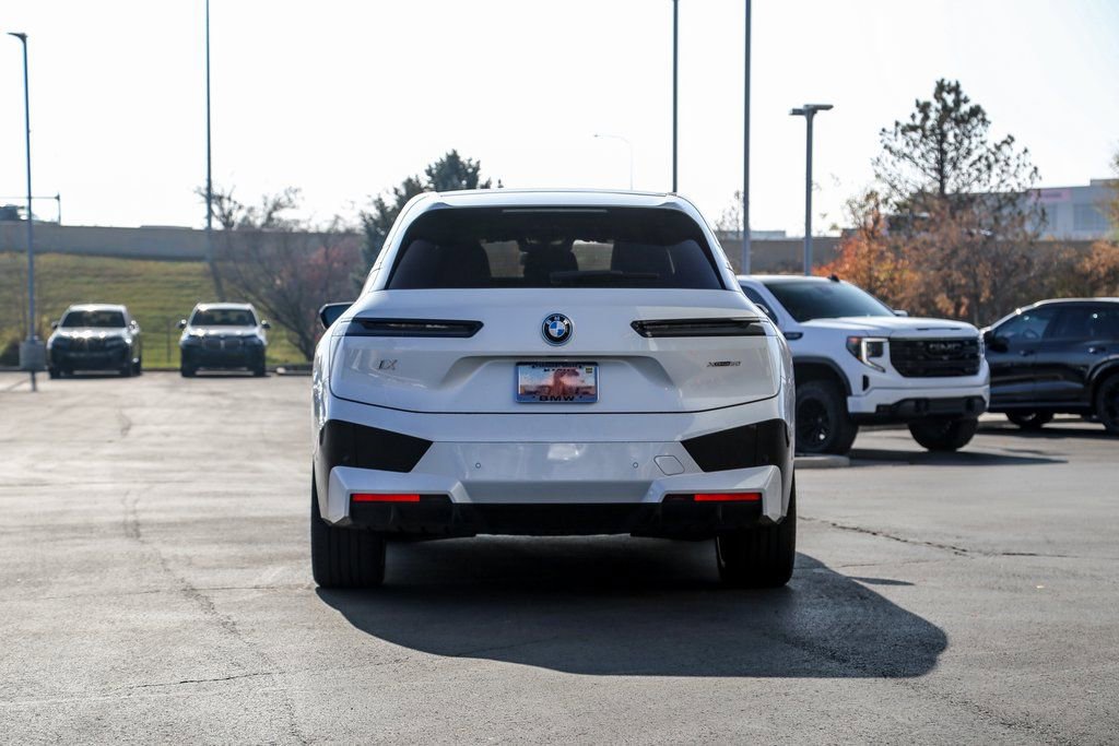 Used 2025 BMW iX xDrive50 w/ Premium Package image 4