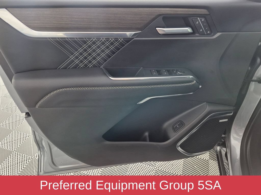 Used 2025 GMC Acadia Denali FWD image 11