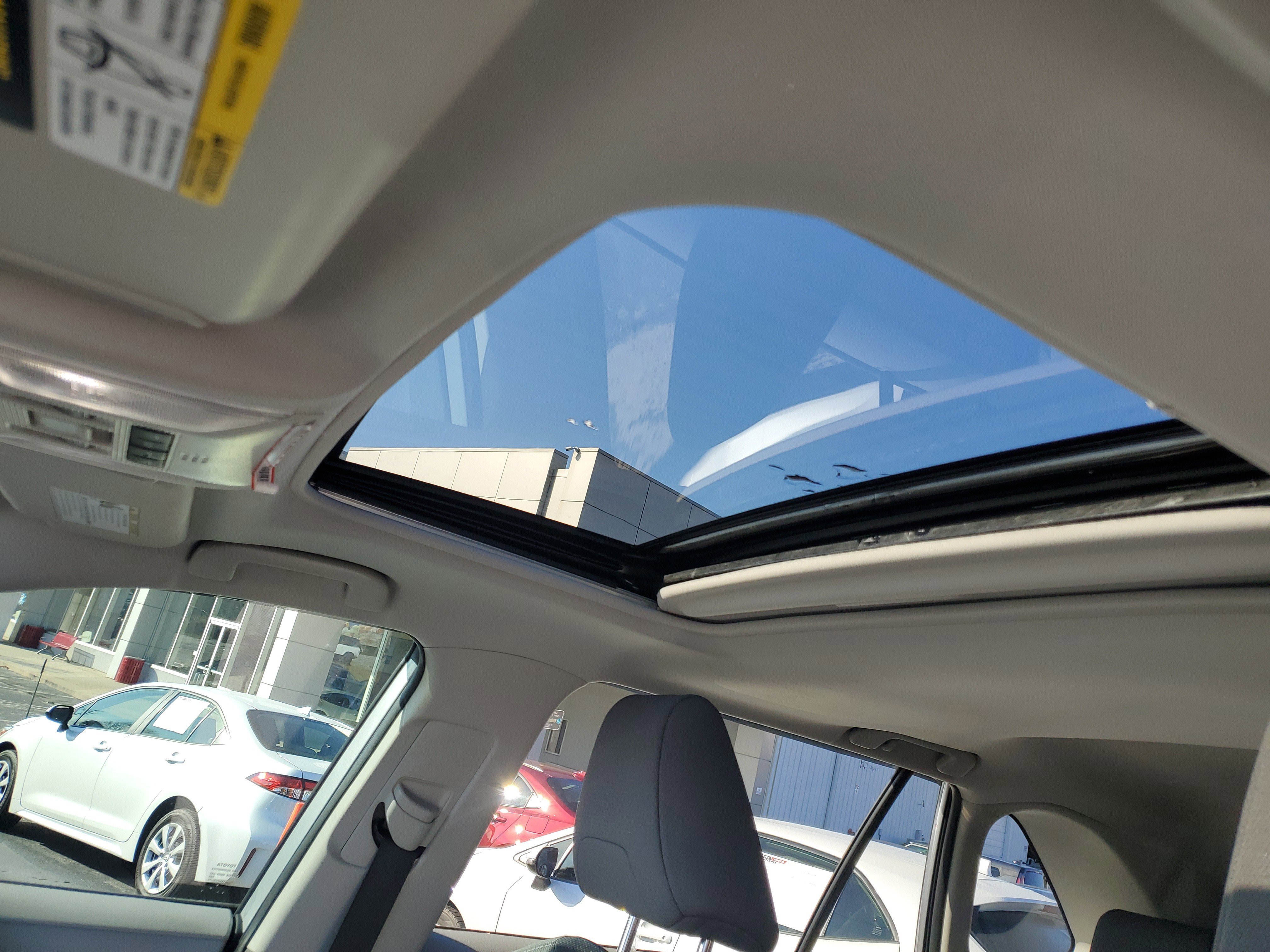 Used 2022 Toyota RAV4 XLE image 21