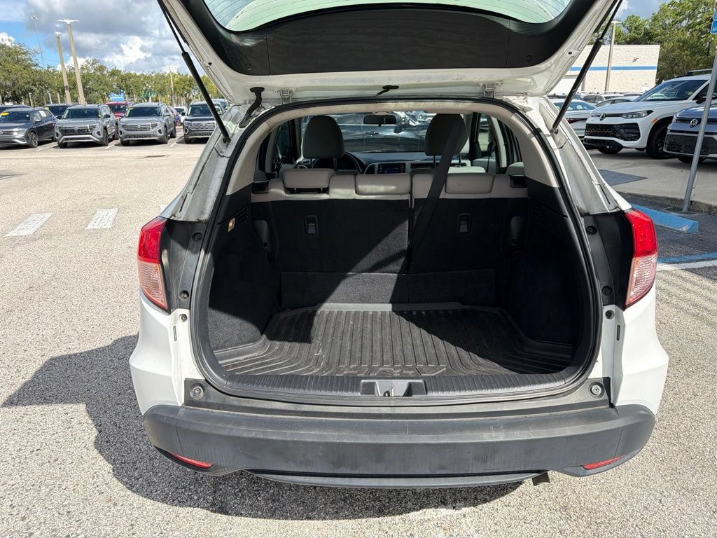 Used 2017 Honda HR-V LX image 11