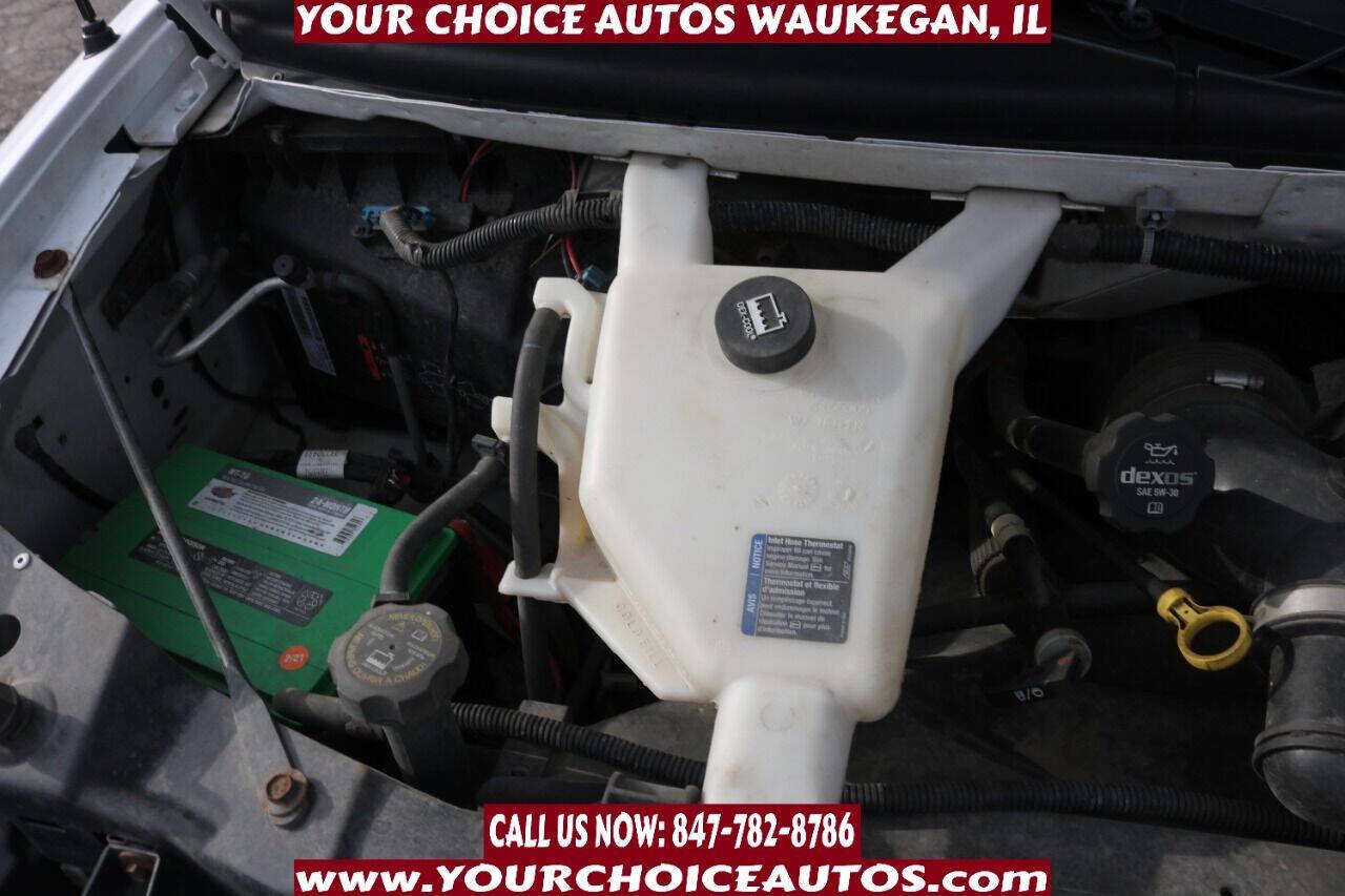 Used 2017 GMC Savana 2500 RWD image 15