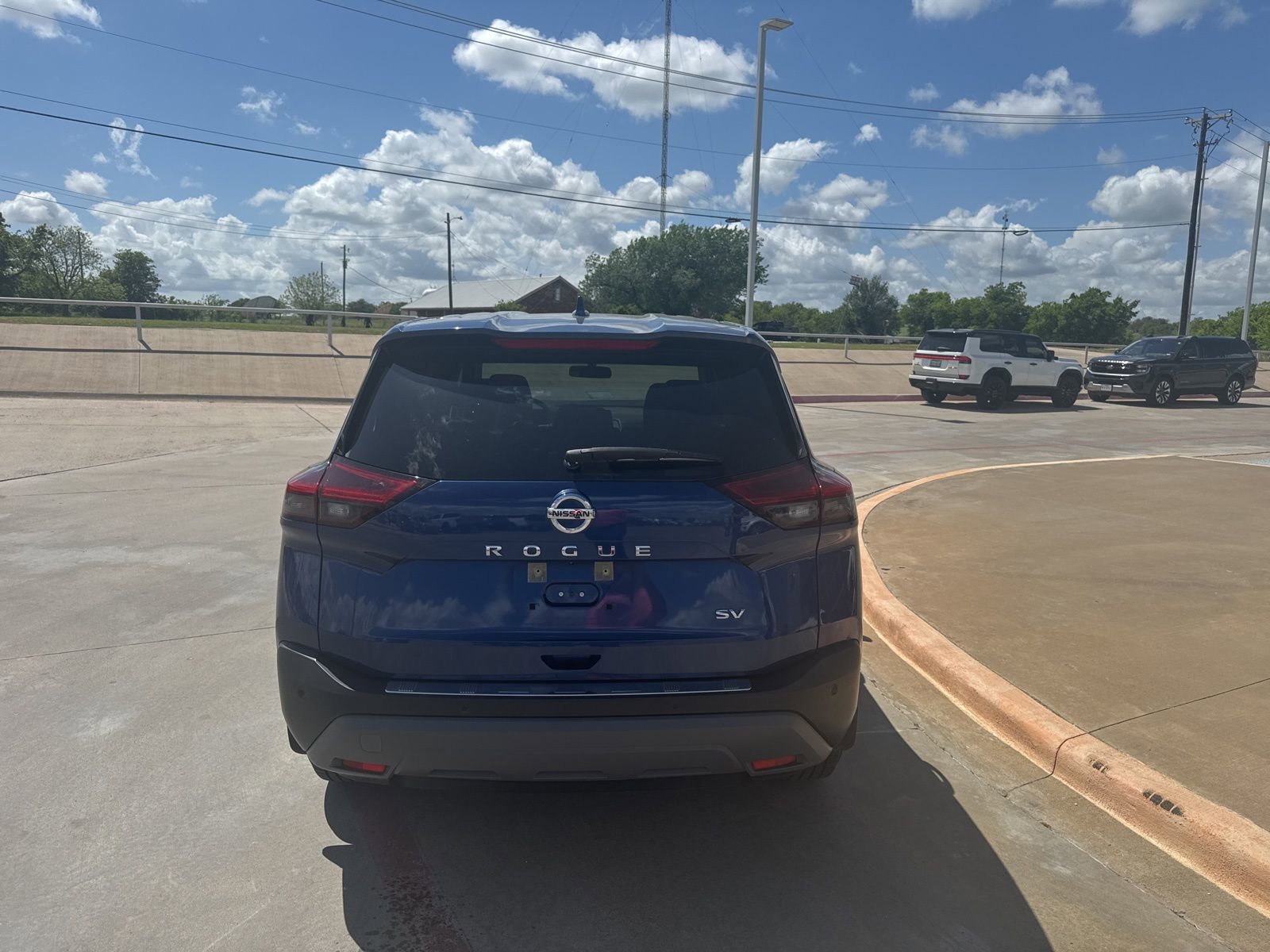 Used 2021 Nissan Rogue SV image 6