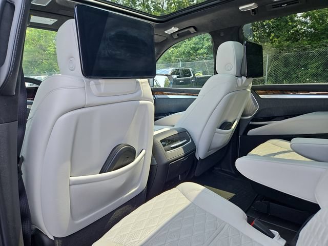 Certified 2026 Cadillac Escalade Platinum Sport w/ LPO, ONYX Package AWD/4WD image 29