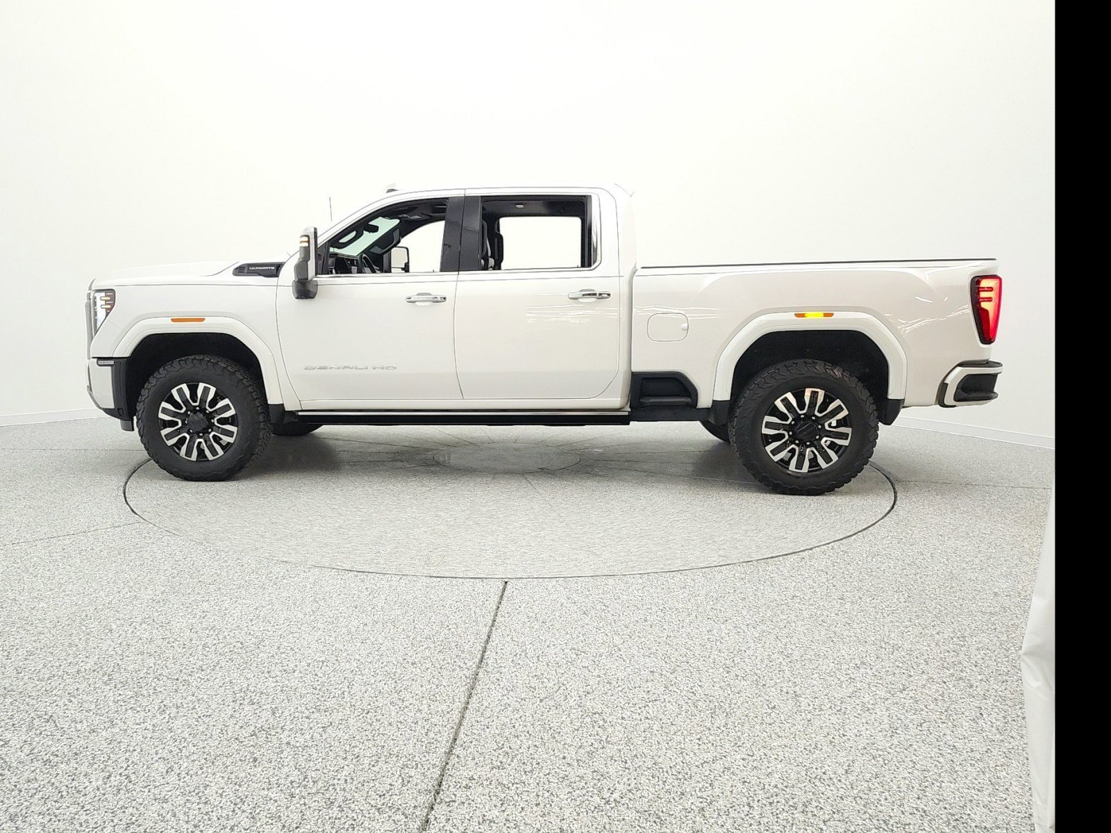 Used 2024 GMC Sierra 2500 Denali Ultimate w/ Max Trailering Package image 8