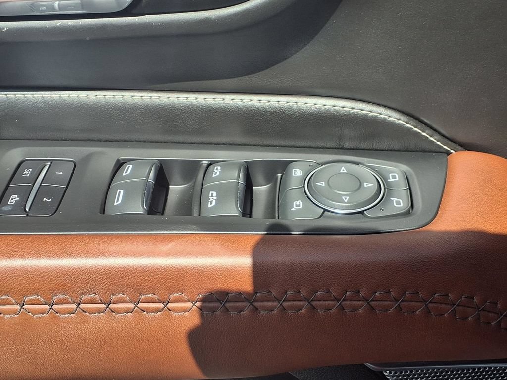 Used 2023 GMC Yukon XL Denali Ultimate AWD/4WD image 11