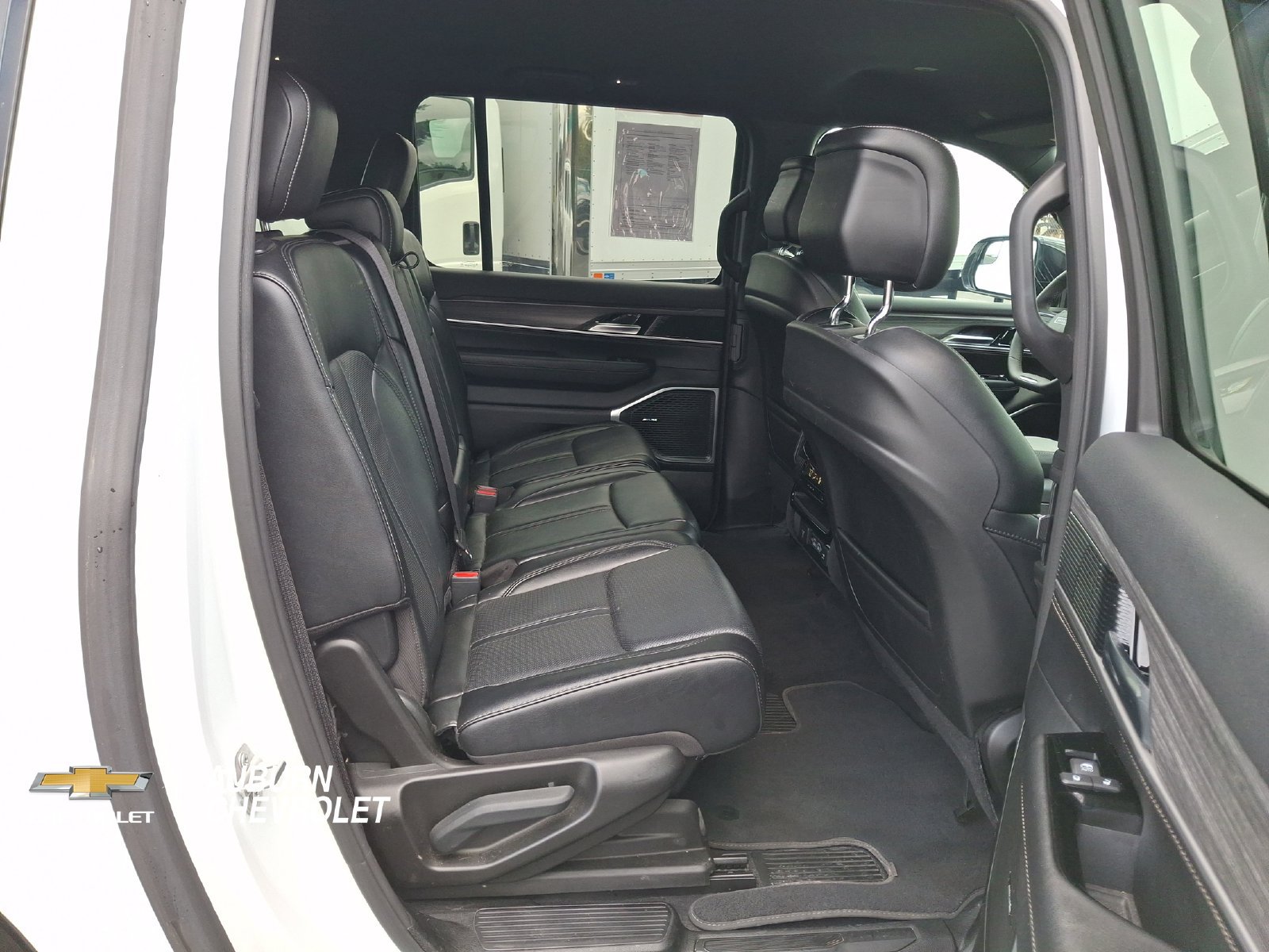 Used 2024 Jeep Wagoneer L Series III AWD/4WD image 20