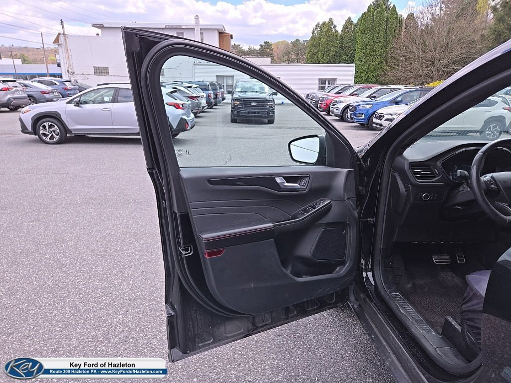 Used 2023 Ford Escape ST-Line w/ Tech Pack #1 AWD/4WD image 35