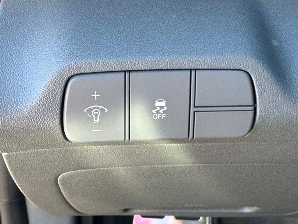 New 2025 Hyundai Elantra Sport FWD image 28