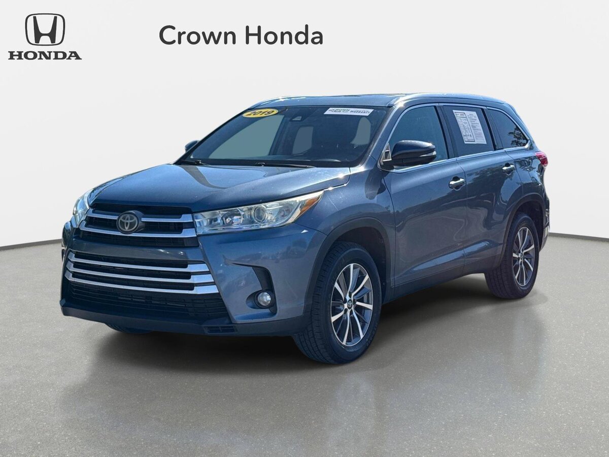 Used 2019 Toyota Highlander XLE FWD image 1