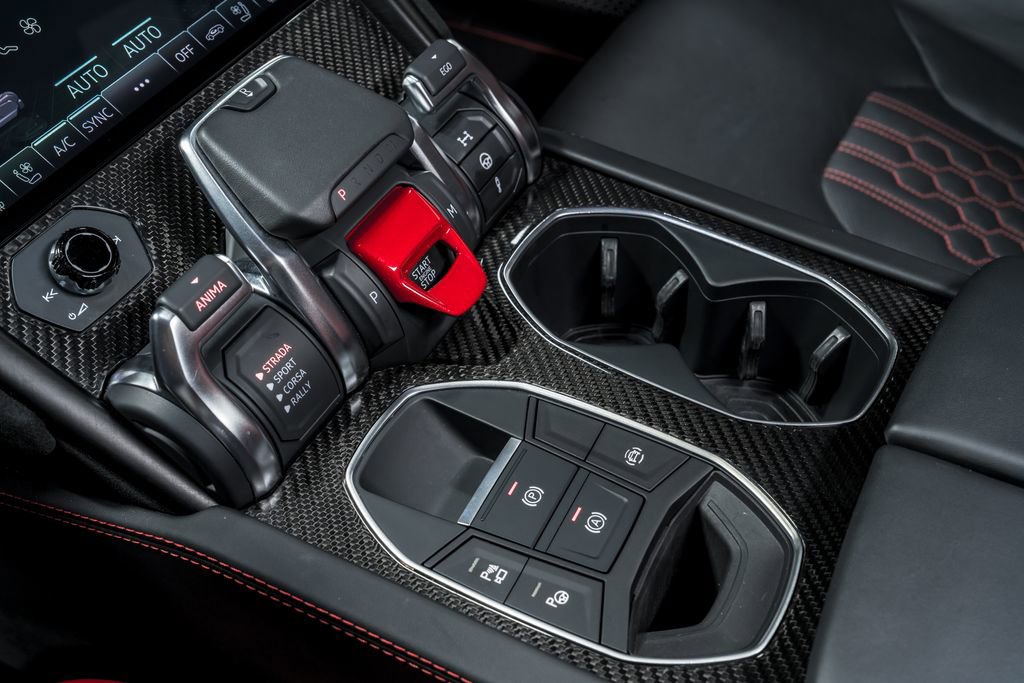 Used 2023 Lamborghini Urus Performante AWD/4WD image 30