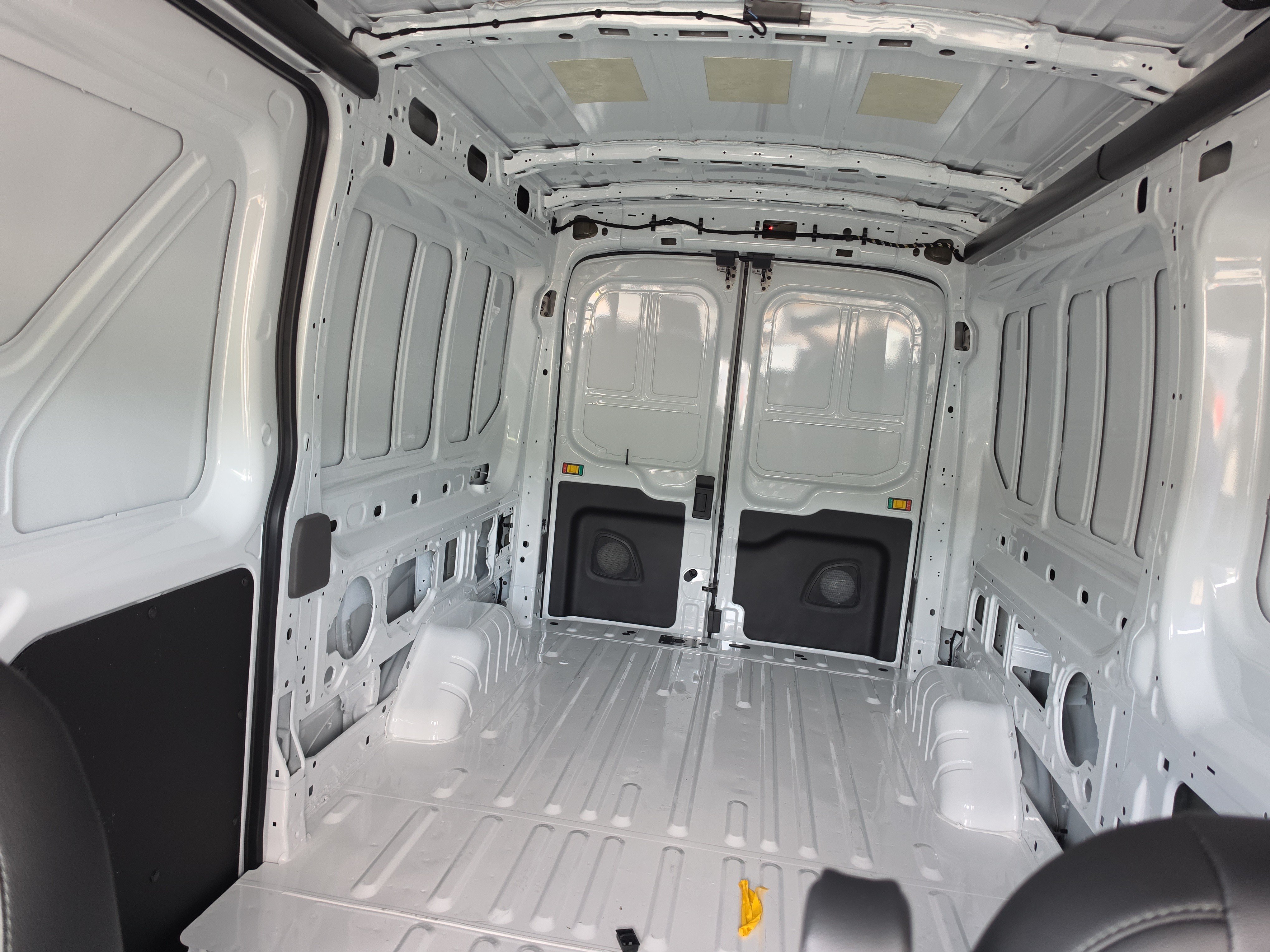 New 2026 Ford Transit 250 148 Medium Roof Extended AWD image 33
