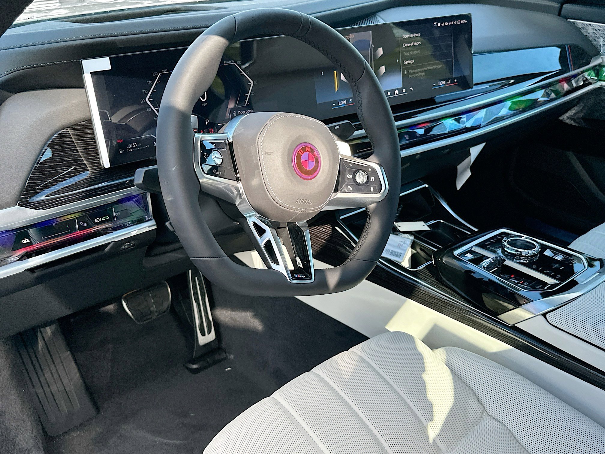 New 2026 BMW 750e xDrive w/ Executive Package image 7