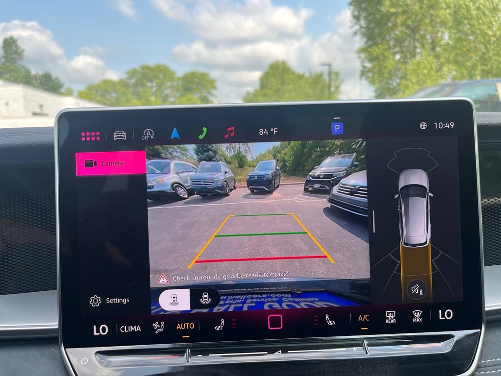 Certified 2025 Volkswagen Tiguan SE w/ Panoramic Sunroof Package AWD/4WD image 19