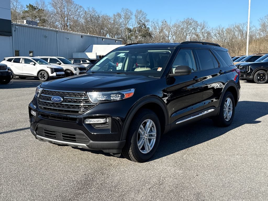 Used 2023 Ford Explorer XLT w/ Equipment Group 202A AWD/4WD image 3