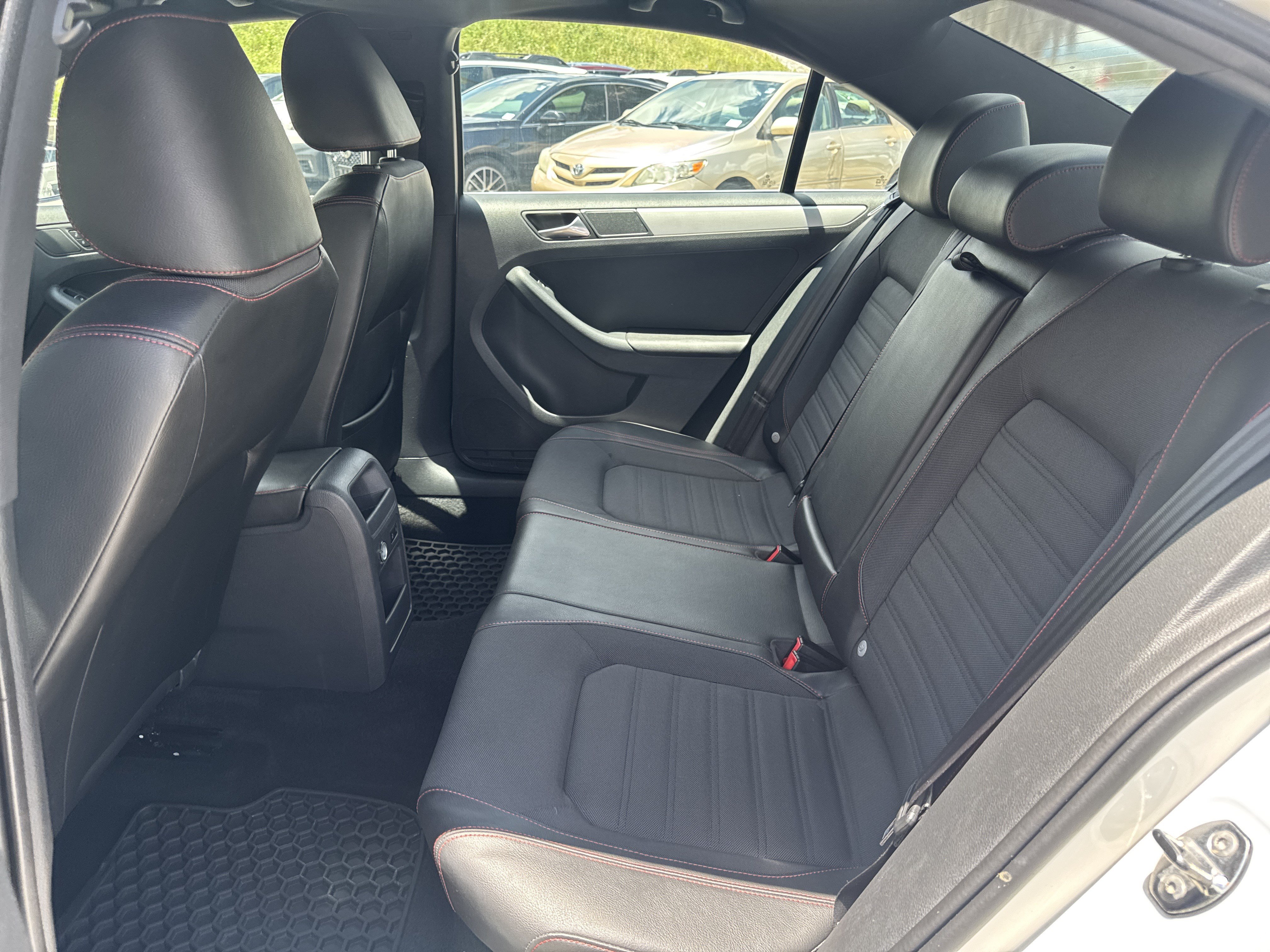 Used 2012 Volkswagen Jetta GLI FWD image 24