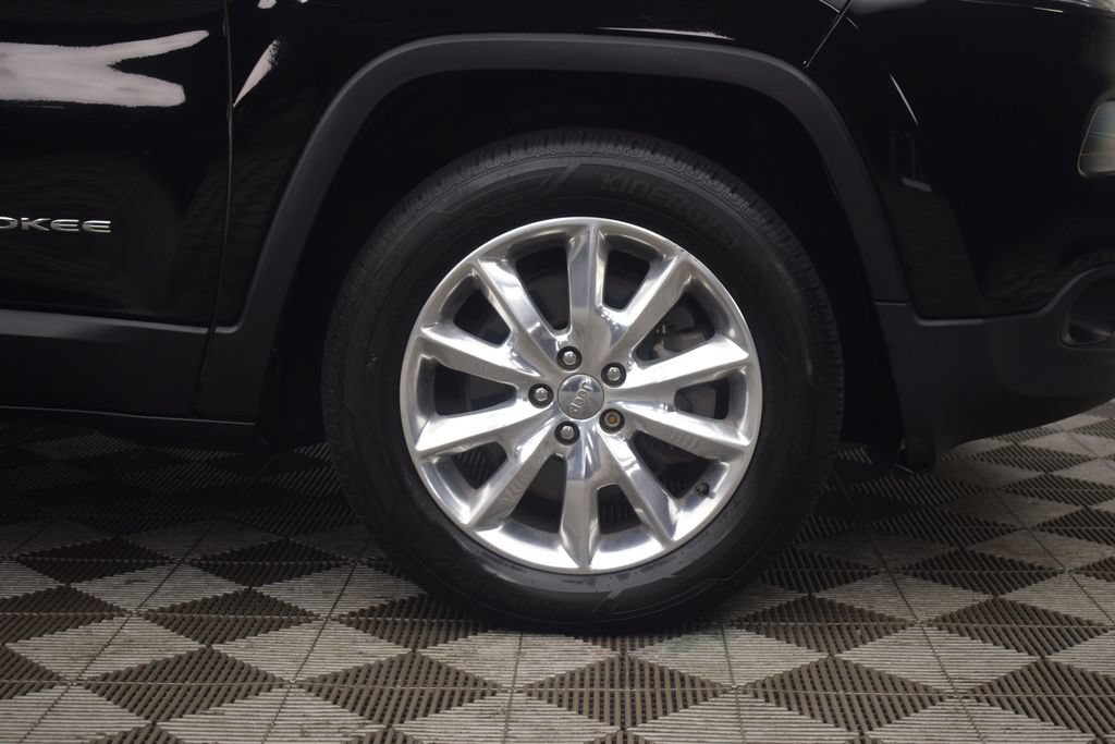 Used 2017 Jeep Cherokee Limited AWD/4WD image 29