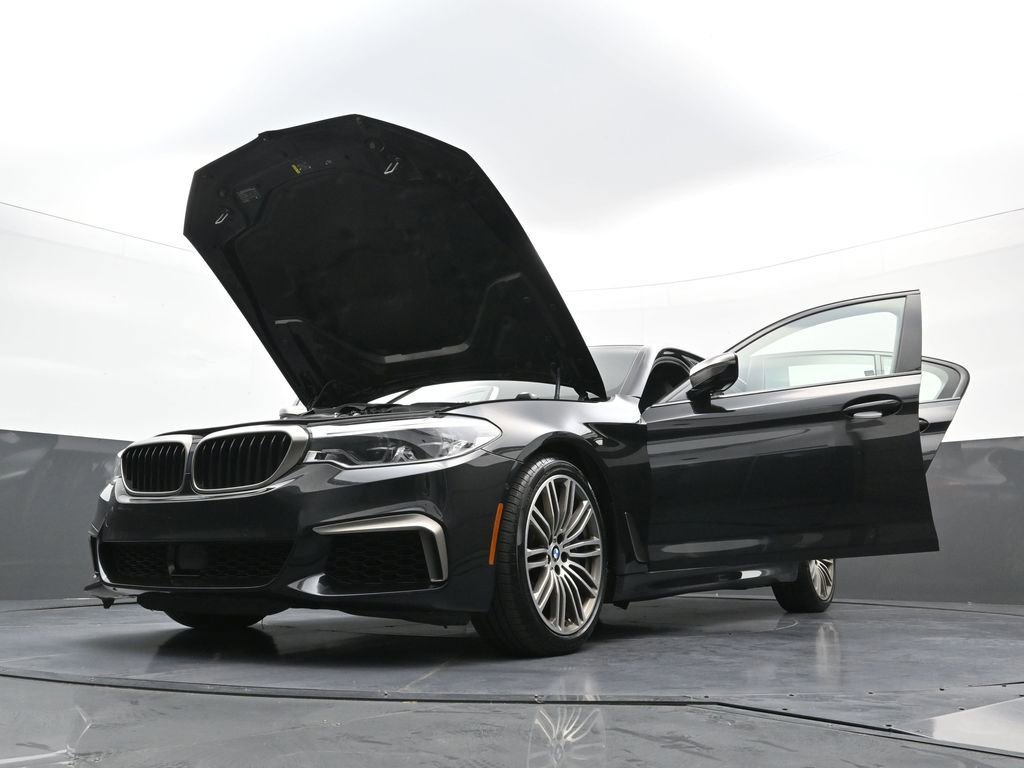 Used 2020 BMW M550i xDrive image 40