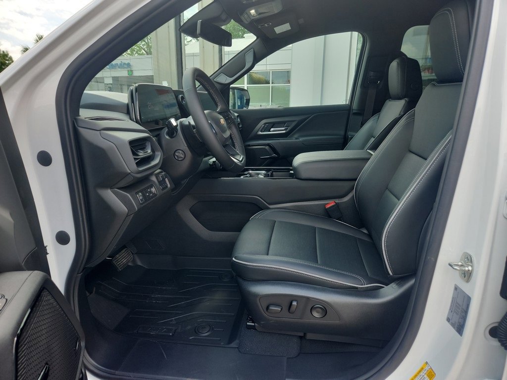 New 2025 Chevrolet Silverado EV LT image 11