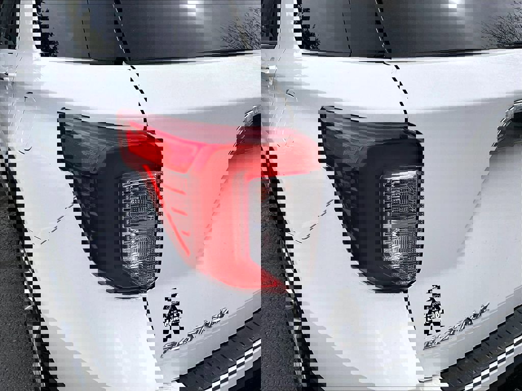 Used 2022 Ford Explorer Platinum w/ Equipment Group 601A AWD/4WD image 27