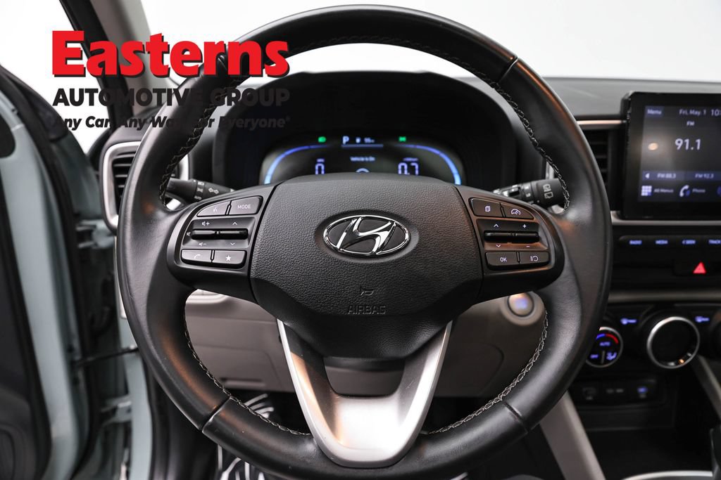 Used 2025 Hyundai Venue SEL FWD image 10