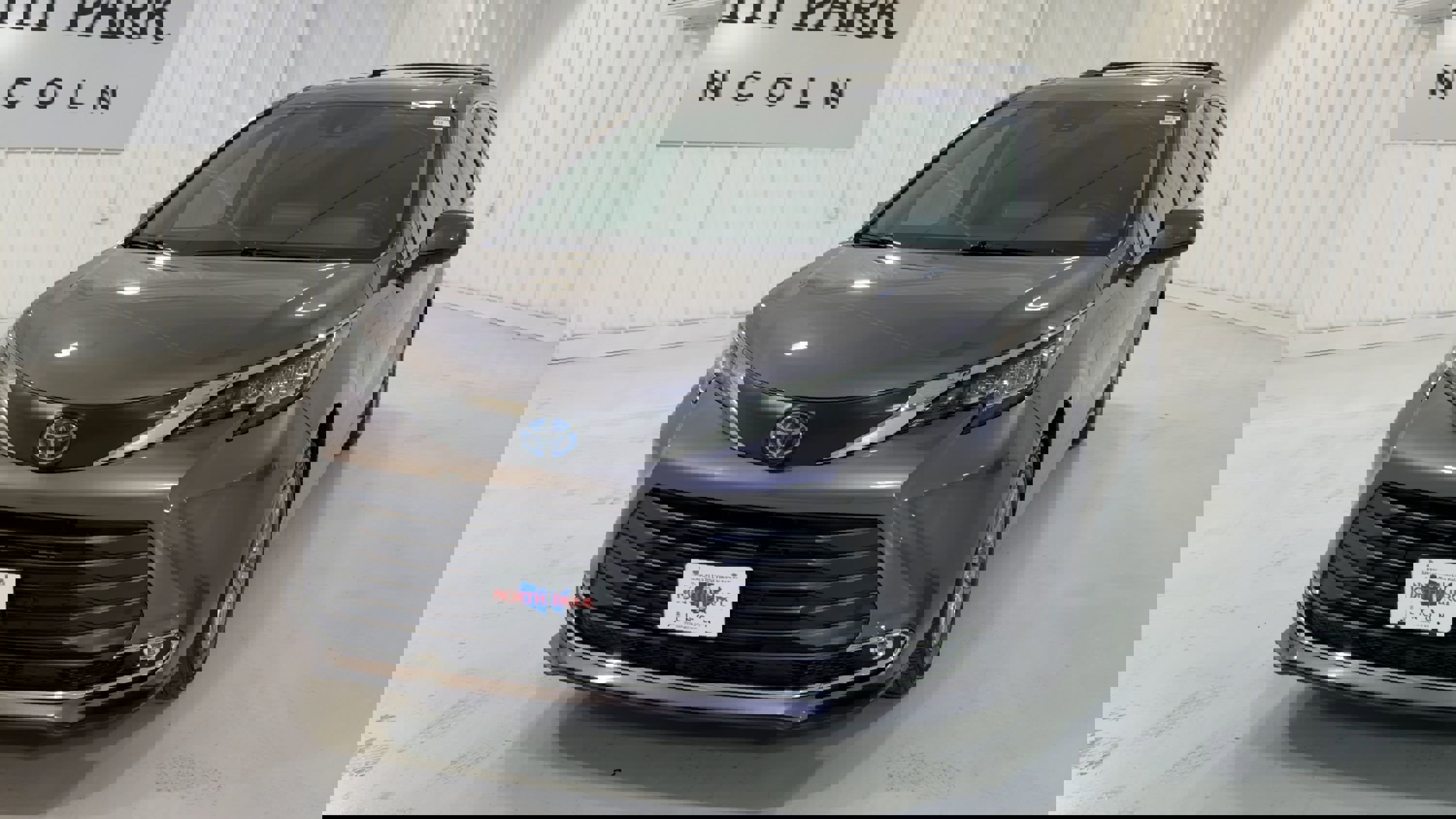 Used 2023 Toyota Sienna XLE image 4