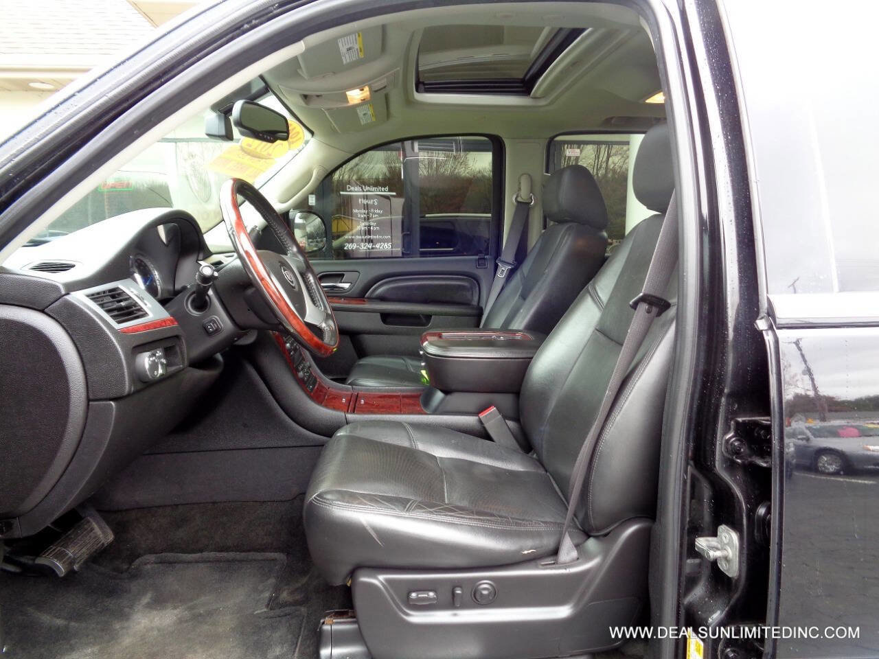 Used 2012 Cadillac Escalade Luxury image 9