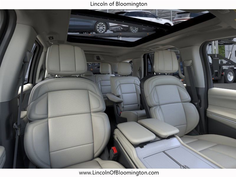 New 2026 Lincoln Navigator Reserve AWD/4WD image 11
