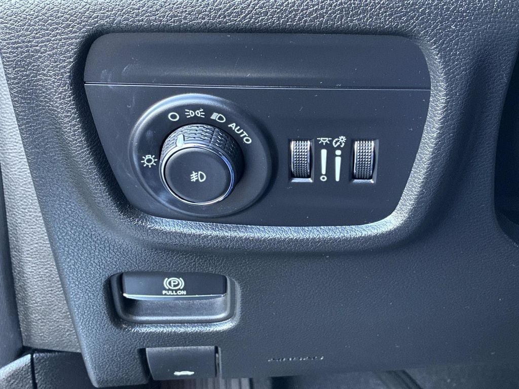 Used 2024 Jeep Grand Cherokee L Limited w/ Black Appearance Package AWD/4WD image 26