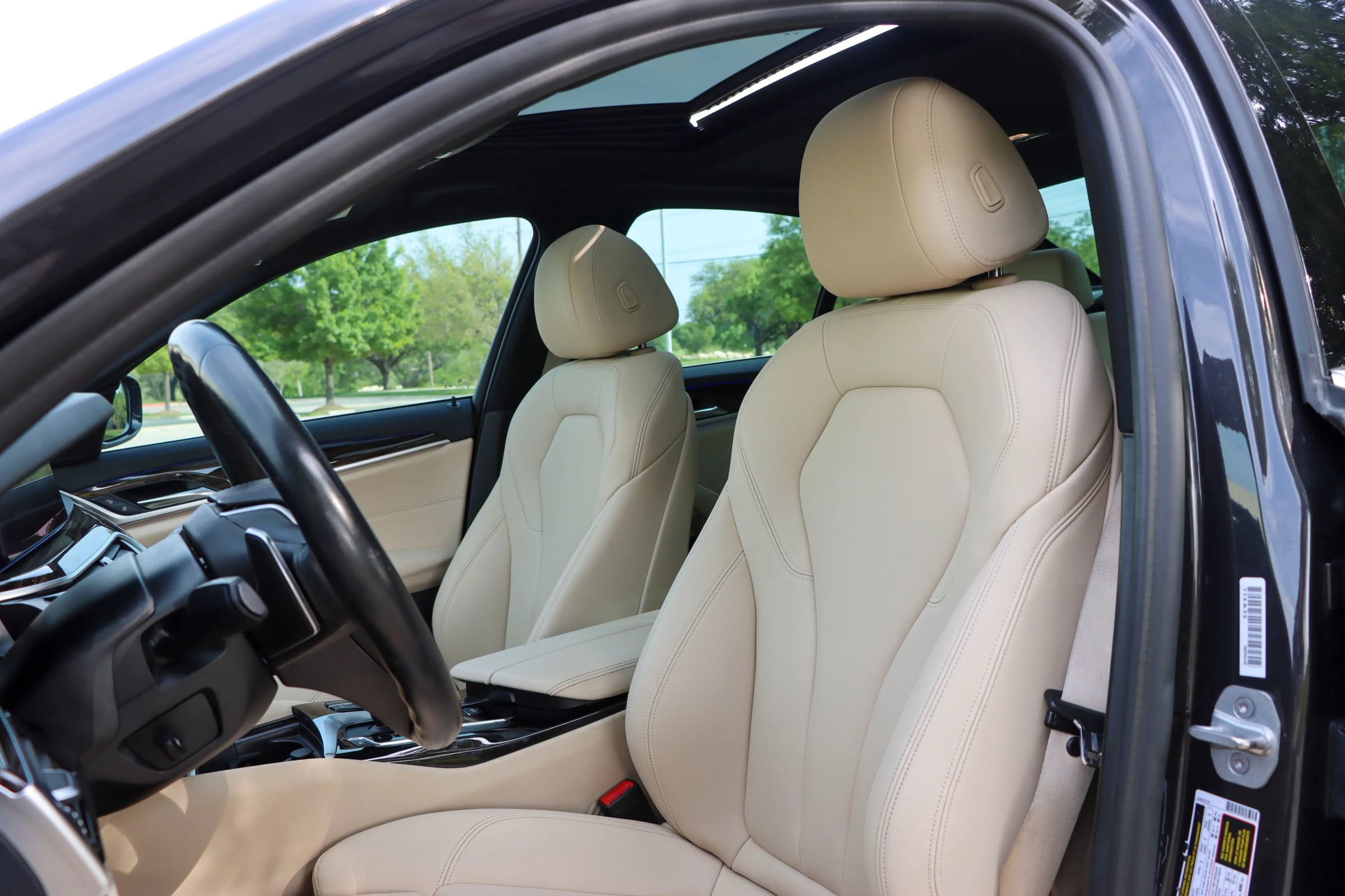 Used 2019 BMW 530e w/ Convenience Package image 15