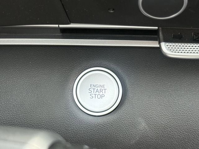 Used 2025 Hyundai Elantra Hybrid FWD image 22